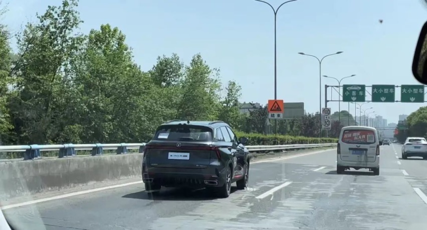 实测油耗6.8L，比机器人还牛，第二代CS75PLUS真这么省？