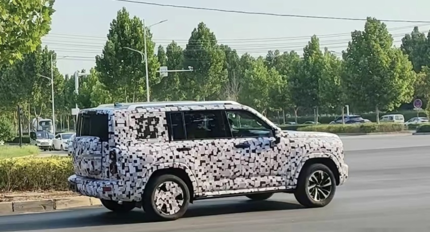 新一代哈弗H9实车现身，车长或5米+硬派风，汽/柴油、混动可选？