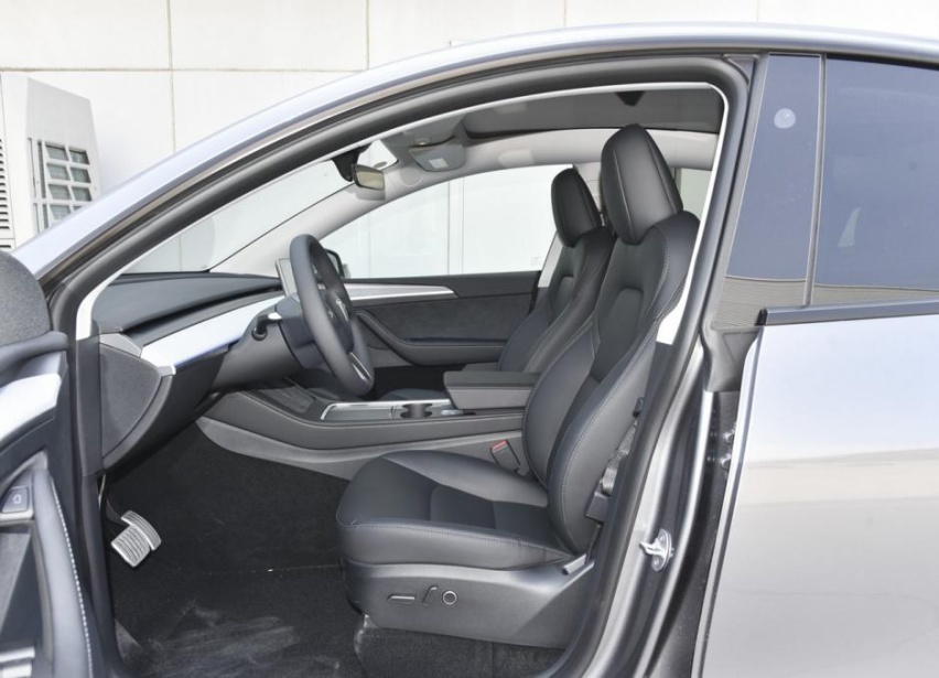 Model Y比Model 3的销量高，说明国人还是更偏爱SUV