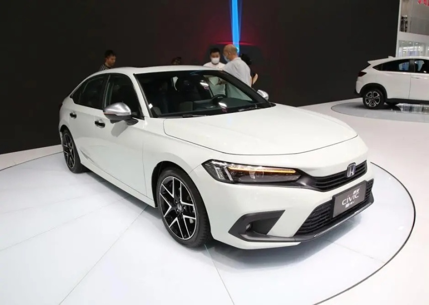 贵是贵了点，但思域混动HEV能把油耗降到4.39L，感觉能补回来