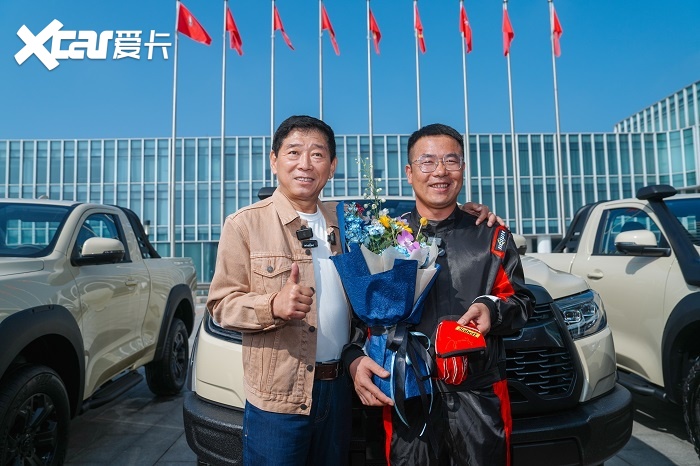 从“交车”到“交底”：魏建军为V6火炮首批车主交车