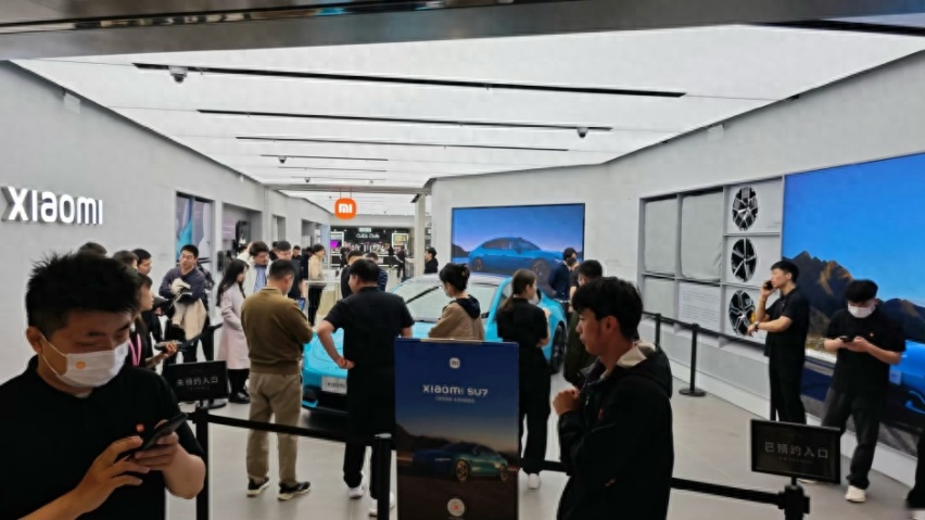 小米首款车型SU7后天上市，资本市场昨天却沸腾了