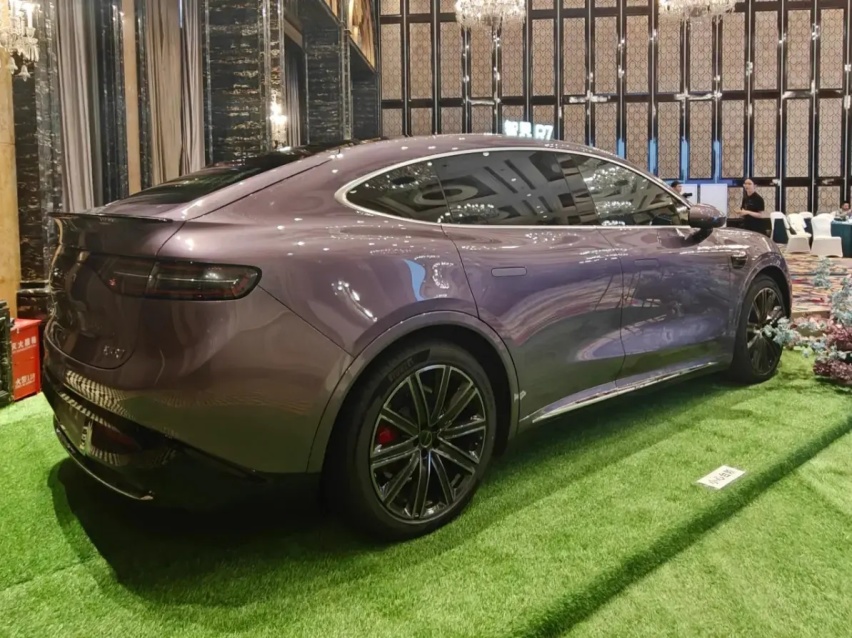 华为又开新车发布会：问界M7 Pro上市，智界R7亮相发布
