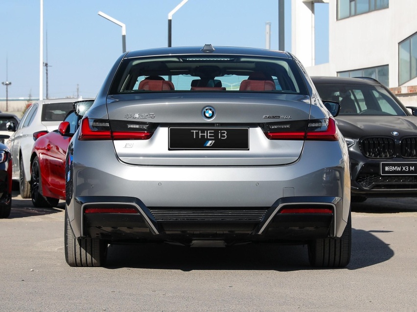 开完了特斯拉Model 3，再开宝马i3，才知道两者差距到底有多大