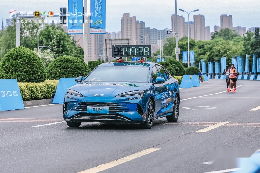低碳环保 满电开跑！比亚迪海洋网助力2024兰马绿色办赛