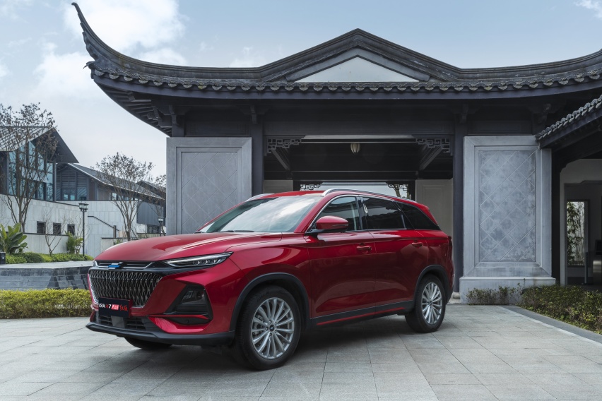 长安欧尚x7plus红版上市，比基础款贵1000元，升级哪几处？