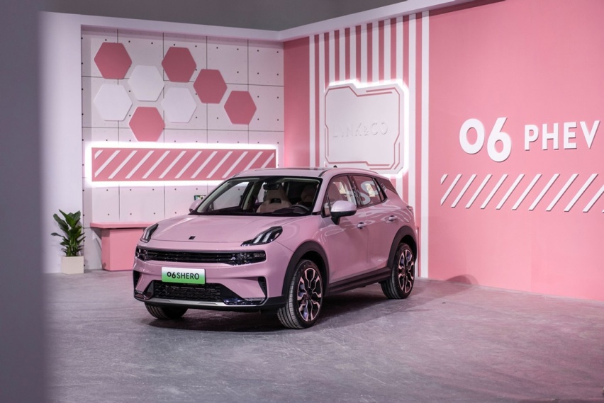 领克06 PHEV Shero粉色特别版上市，售价为16.88万元