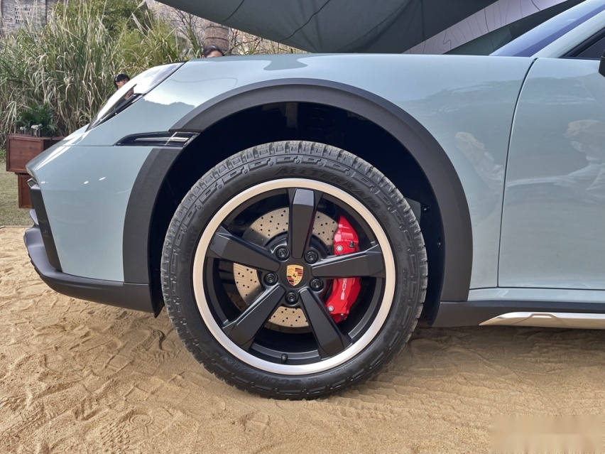 实拍：能越野的双门跑车，保时捷911 Dakar中国首发