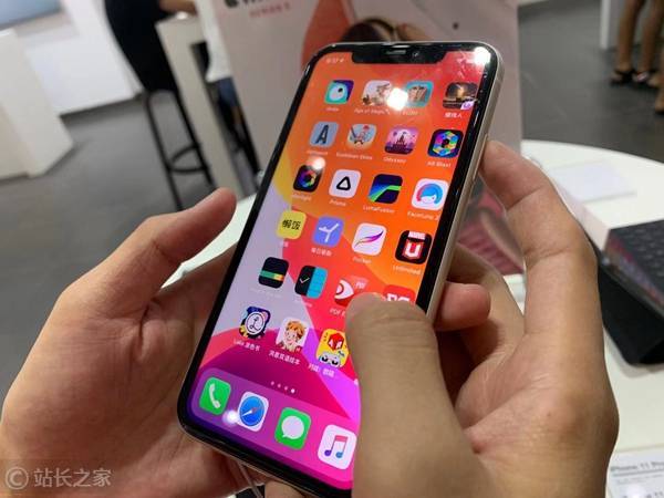 朋友你会出手吗？iPhone12将错峰发布