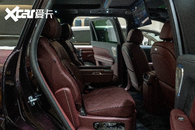 岚图泰山探店：3799万起的旗舰SUV凭何成华系“霸气担当”(图1)