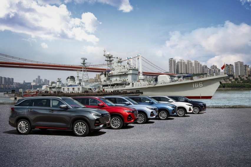 春节回家开啥车？长安欧尚X7 PLUS上市首日斩获3000单，品质当红