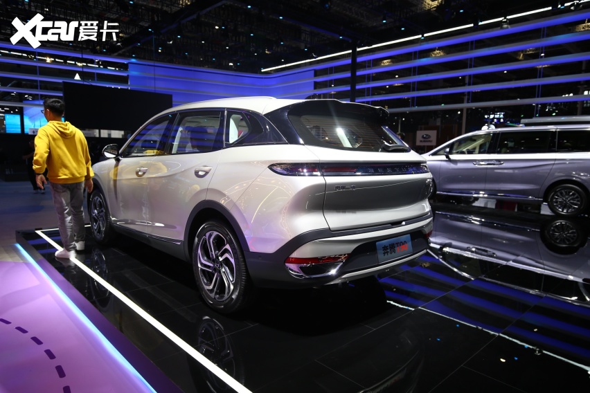 奔腾t90亮相上海车展!-爱卡汽车爱咖号