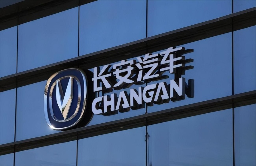 连车标都“山寨”的长安，说吉利抄袭自己的外观，吉利表态了