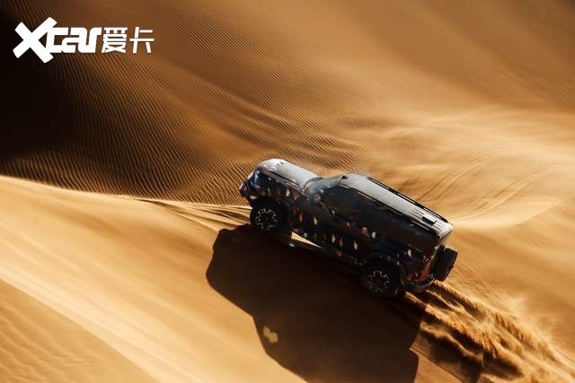 不绕行不反复涮坡,银河战舰 700 极限沙漠测试太震撼
