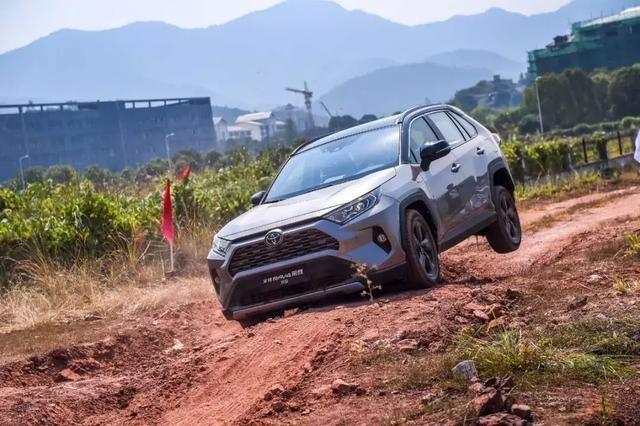一汽丰田全新RAV4荣放：重返热血年少
