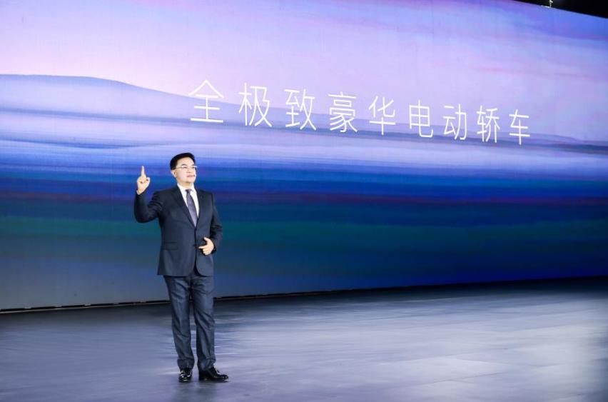 豪华电动轿车岚图追光预售开启，岚图三年三品类虎视新能源下半场