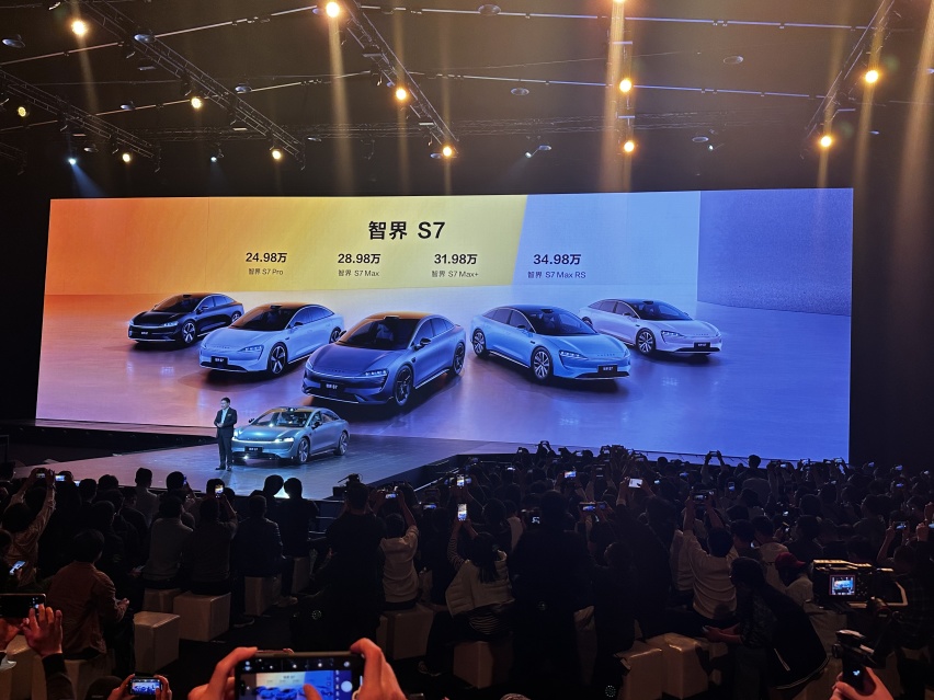 智界S7售24.98万-34.98万元，3.3秒破百，855km续航