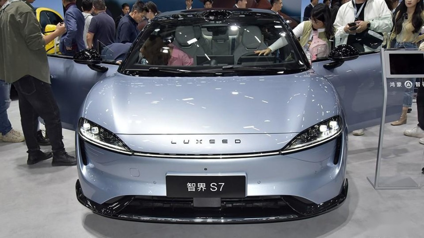买华为还是等小米？现在的价格战里，买纯电2024年会被背刺？