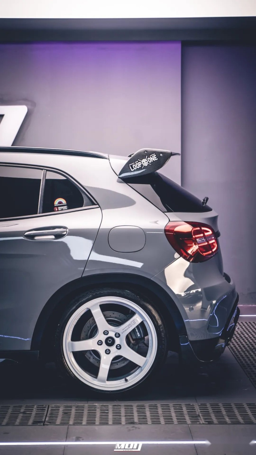 忽悠母亲买了辆奔驰GLA45 AMG，我将它改出了