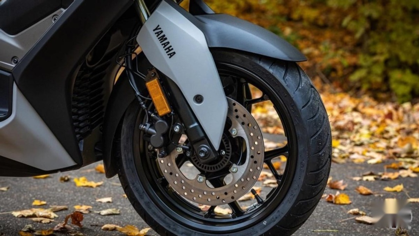 新车|2023雅马哈 XMAX 300舒适与操控结合,售价49800元
