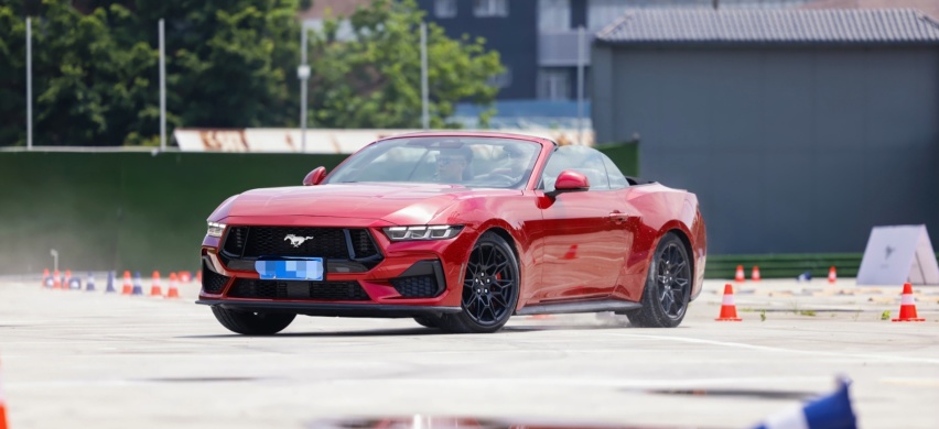 试驾全新福特Mustang，美系性能跑车的经典能否流传？