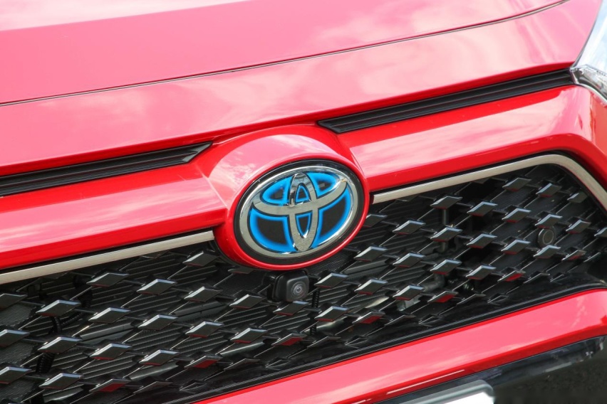 能否在纯电当道的时代闯出一片天？试驾：RAV4荣放双擎E+