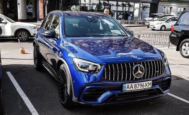 全新梅赛德斯 AMG GLC 63海外街头实拍