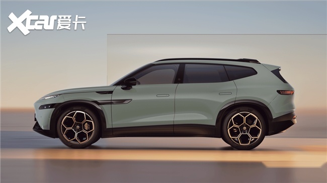 与众 08 金脊贯身光影塑魂 树立纯电 SUV 美学新标杆