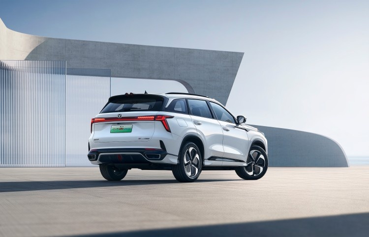 第三代CS75PLUS智电iDD亮相，综合油耗低至0.9L，4月底上市