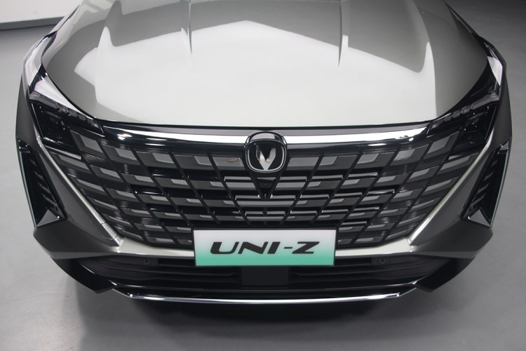 爆款属性拉满/智能化再升级，抢先体验长安UNI-Z！