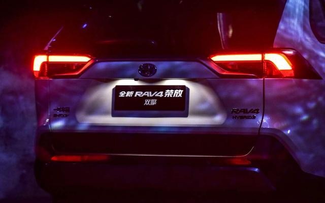 17.48到25.88万,新RAV4售价让我忘记那块中控屏
