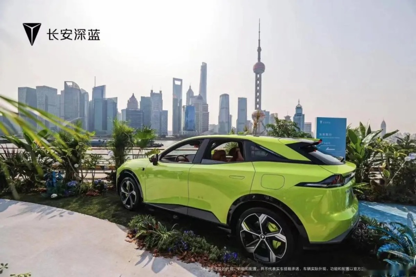 时尚先锋长安深蓝S7亮相上海，引领汽车“新物种”设计趋势