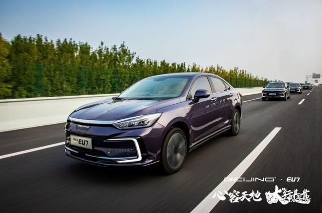 试驾北京汽车EU7，高性价比纯电B级车，除了换标还有何不同？
