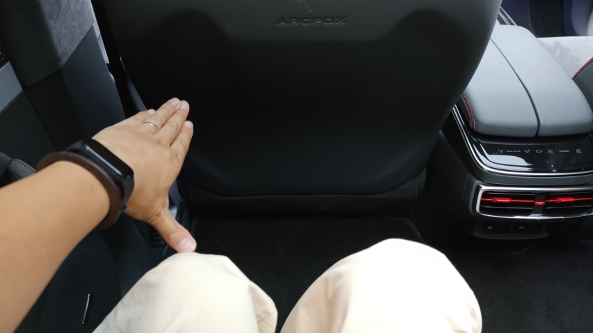 实拍极狐阿尔法S华为HI版，三颗激光雷达抢眼，科技配置达顶级？