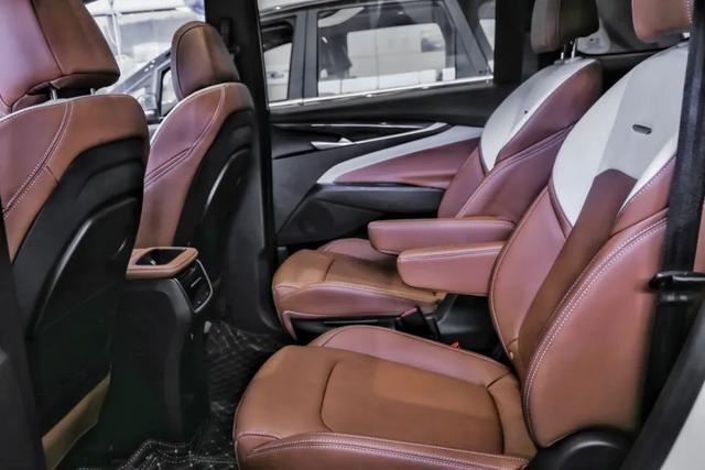 实拍上汽大通MAXUS G50 PLUS：15万级「全家快乐车」