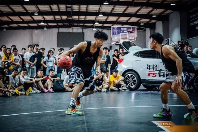 怎么判断一个人会不会打篮球?看鞋更要看车