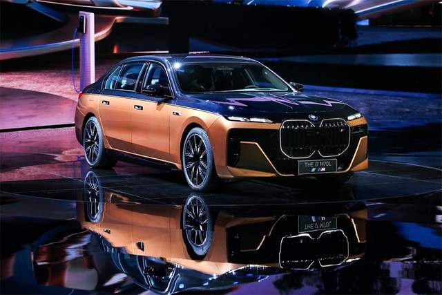加速电动化篇章，宝马数字化转型如何？BMW Dee数字概念车亚洲首发