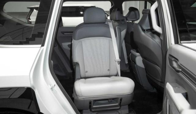 直面理想L9！配双联屏+旋转座椅，起亚纯电SUV EV9官图发布