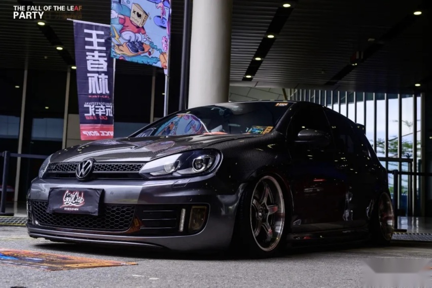 姿态与性能并存的6代高尔夫GTI，01年车主表示玩车很穷但很开心