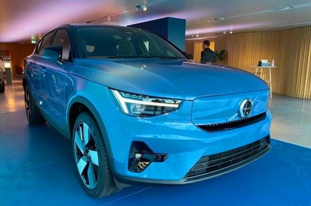 沃尔沃首款轿跑SUV，全新C40实拍，双电四驱比领克05更帅