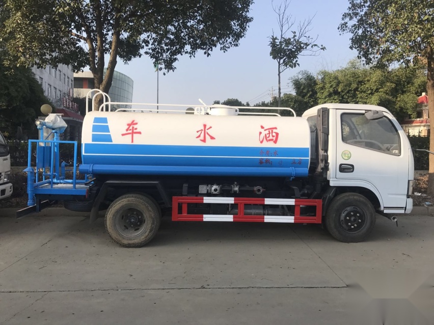 东风小多利卡5吨洒水车 国六5吨洒水车价格