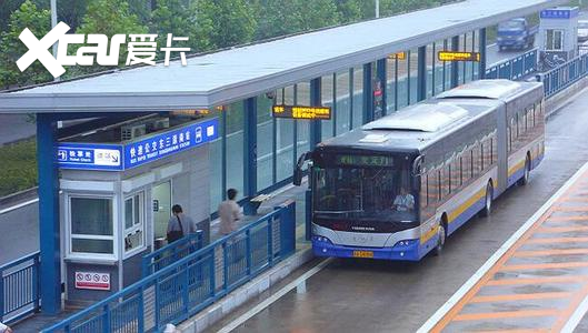 车坛快报因降雪影响北京公交集团75条线路采取临时措施