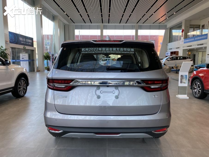 全家出行还有它 到店体验吉利嘉际6座布局很实用