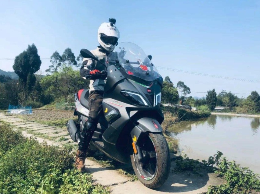 入门运动大踏板摩托，阿普利亚SRMax250车主这样评价
