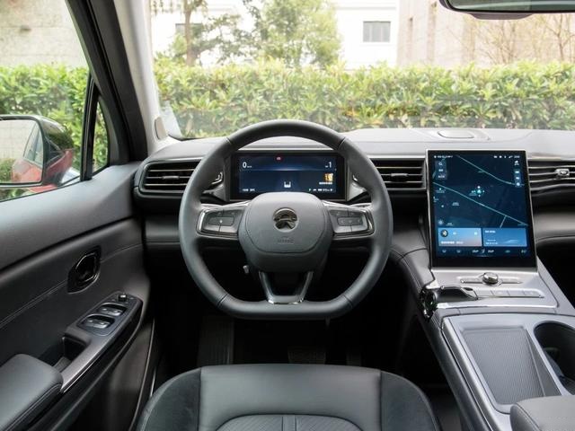 【30万纯电动】选668km续航的特斯拉Model 3还是420km的蔚来ES6？