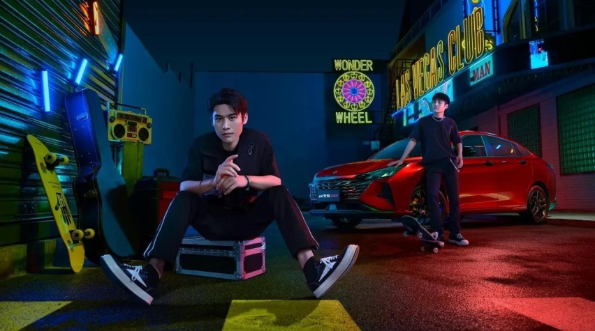 年轻人的首台运动轿跑，疯狂小杨哥代言，全新奕炫马赫版怎么样？