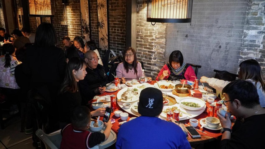 赛那让家人一起 享受陪伴和时光