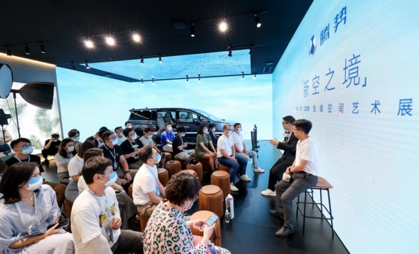 腾势D9“新空之境”智臻空间艺术展“引爆”成都春熙路