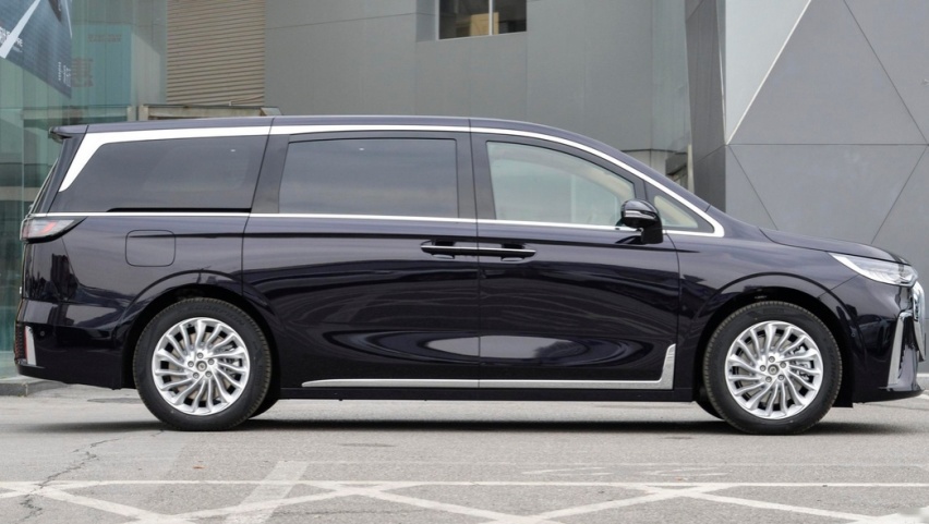 到店体验新款岚图梦想家PHEV，它33.99万起售，值不值