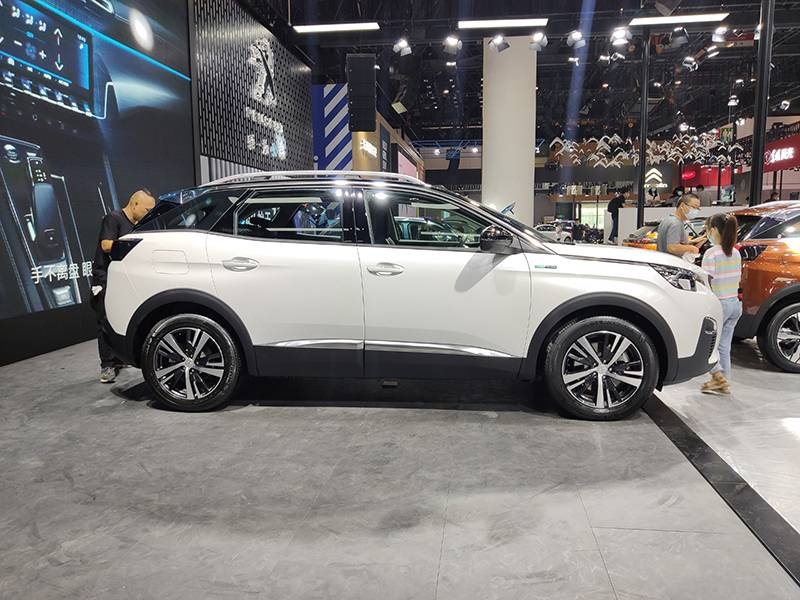 2020成都车展：搭1.6T发动机，实拍标致4008PHEV